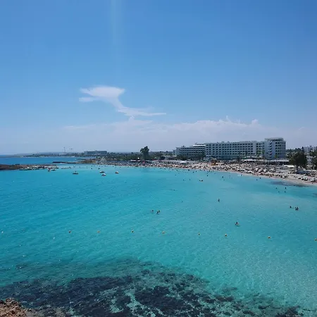 Nissi Golden Sands Privileges 아파트